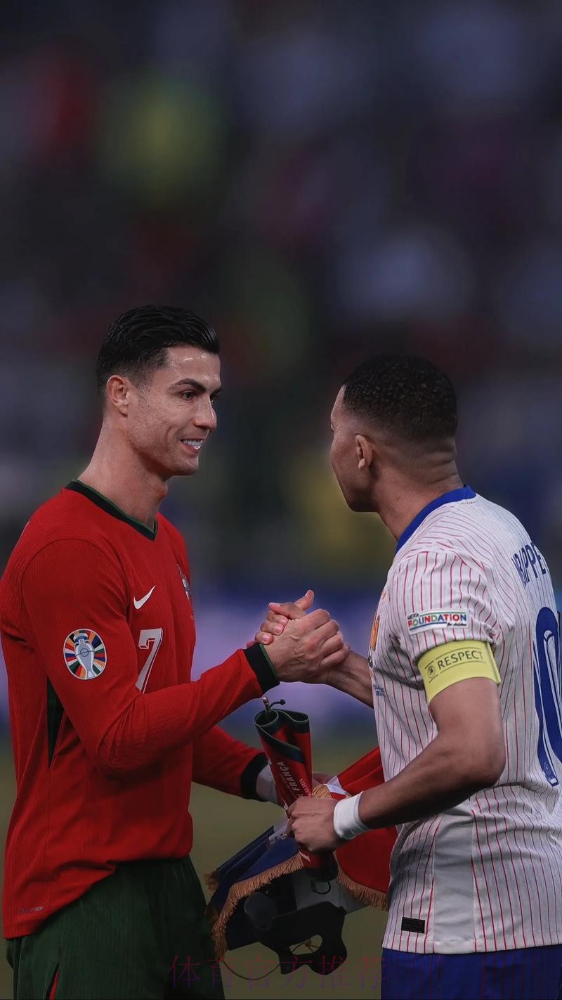 绝了,拉走队友拒绝为冠军鼓掌!姆巴佩败人品,球迷:和C罗太像 绝了,拉走队友拒绝为冠军鼓掌!姆巴佩败人品,球迷:和C罗太像